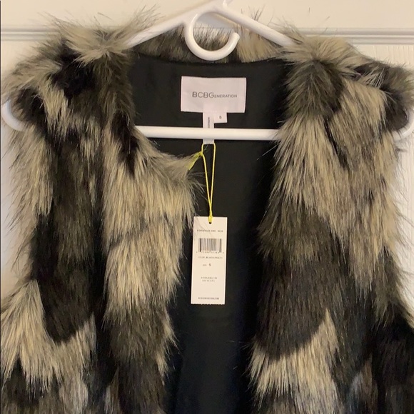 NWT BCBGeneration Faux Fur Vest - Picture 2 of 4
